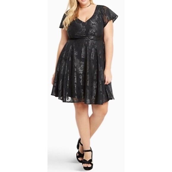 Torrid Black Shimmer Floral Chiffon Dress - Picture 1 of 9